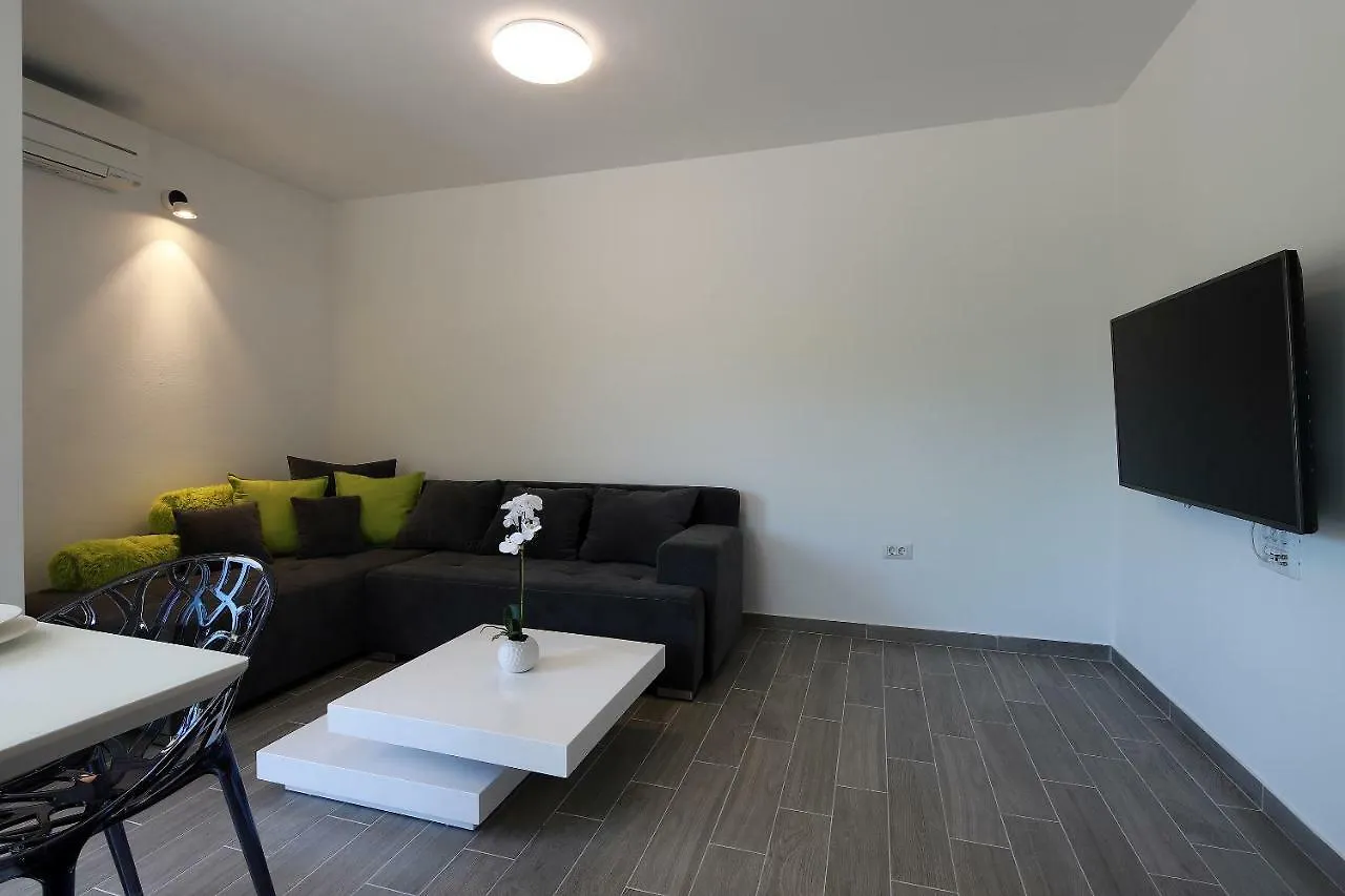 Apartmani Judita Pinezići 0*,  Croacia