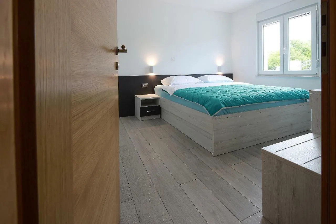 Apartmani Judita Pinezići 0*,