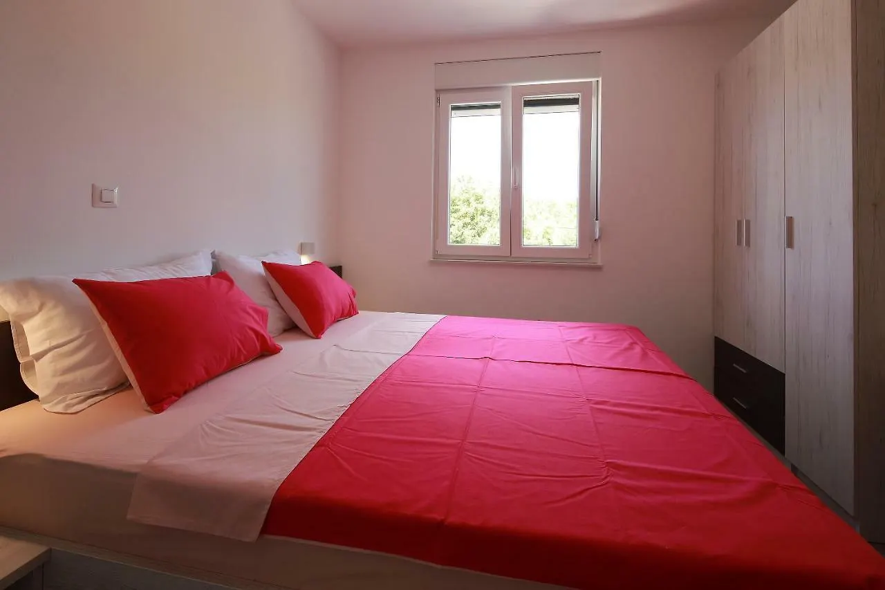 Apartmani Judita Pinezići 0*,