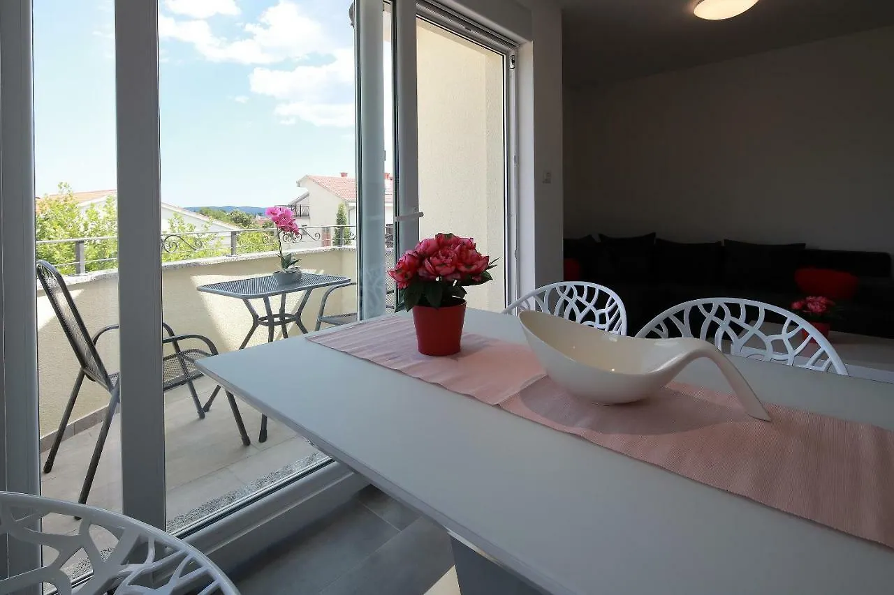 Apartamento Apartmani Judita Pinezići