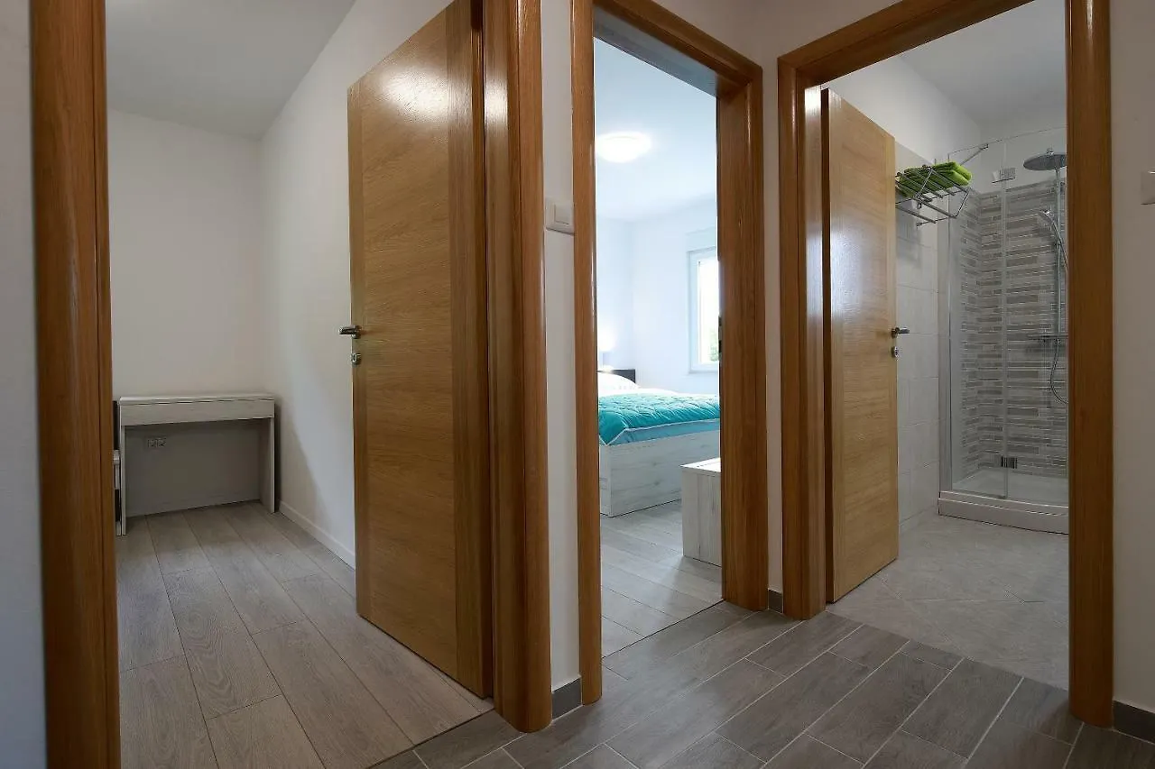Apartmani Judita Pinezići 0*,