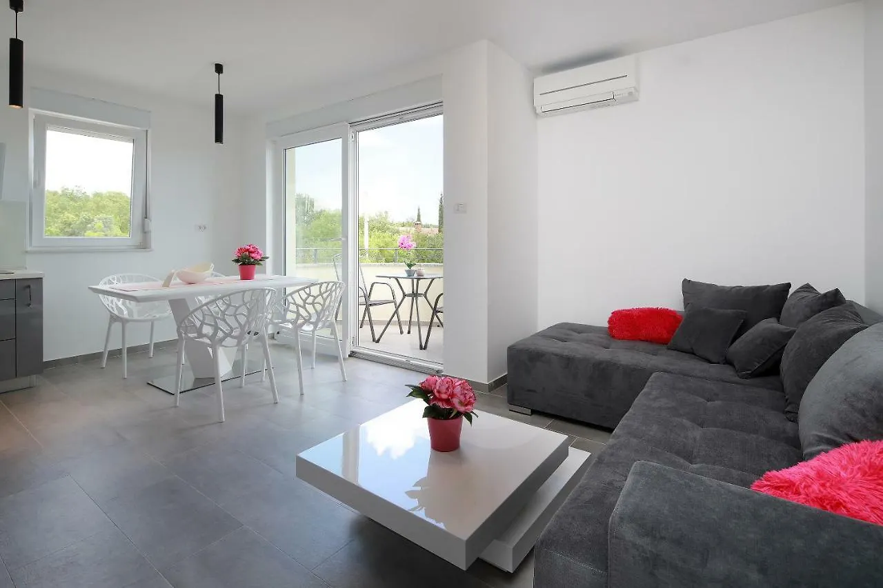 Apartmani Judita Pinezići