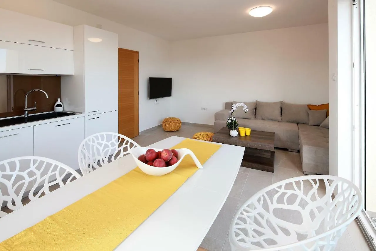Apartmani Judita Pinezići