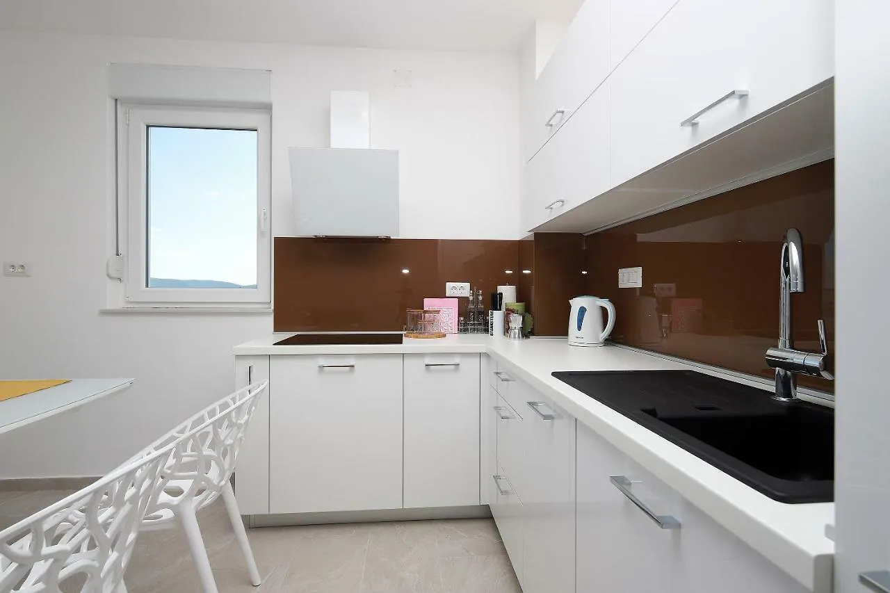 Apartmani Judita Pinezići 0*,